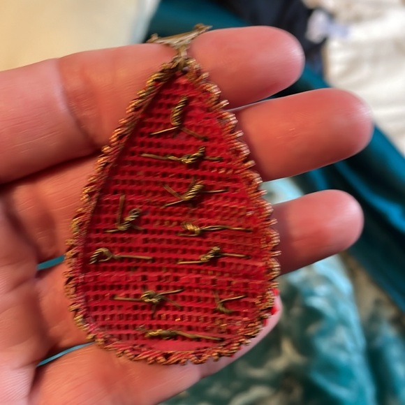 Possibly MIRIAM HASKELL Early Red Lucite Flower Cluster pendant necklace - Picture 4 of 4